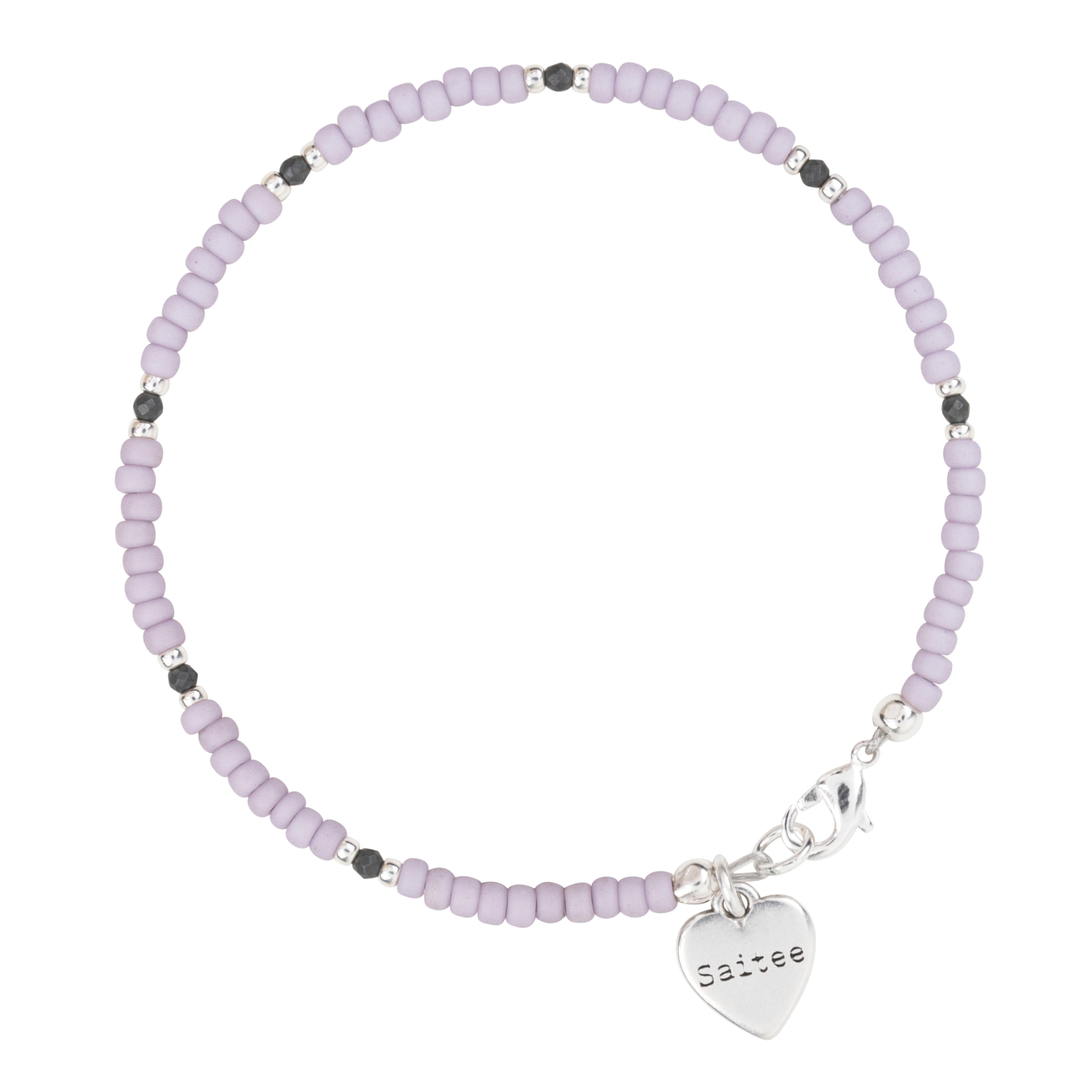 lila kralenarmbandje met hartje