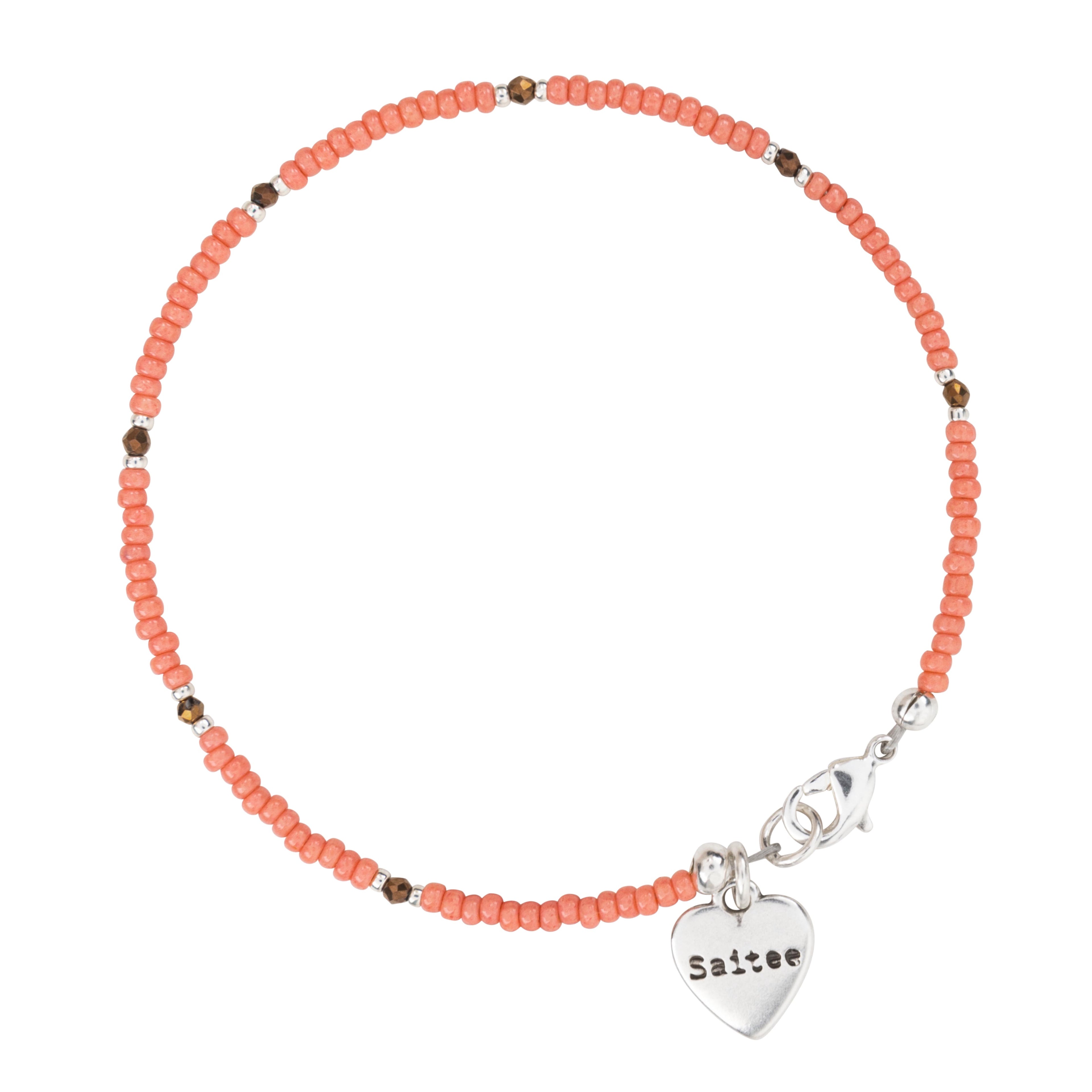 oranje kralenarmbandje met hartje