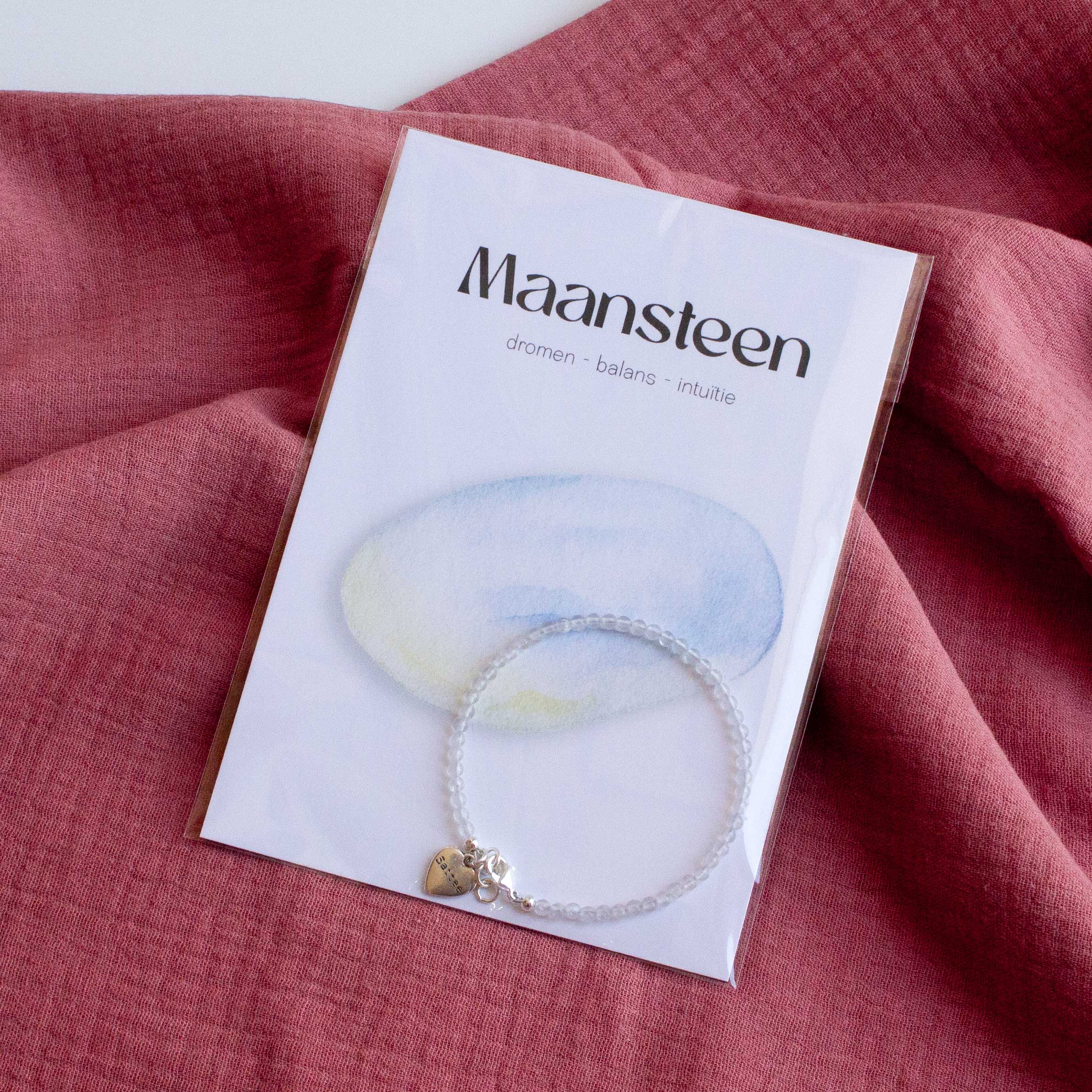 wit maansteen armbandje op geillustreerde anischtkaart met edelsteen