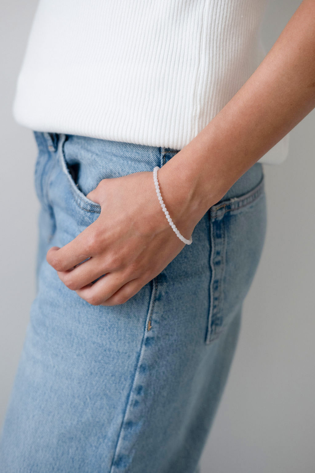 zachtroze rozenkwarts kralenarmbandje om damespols