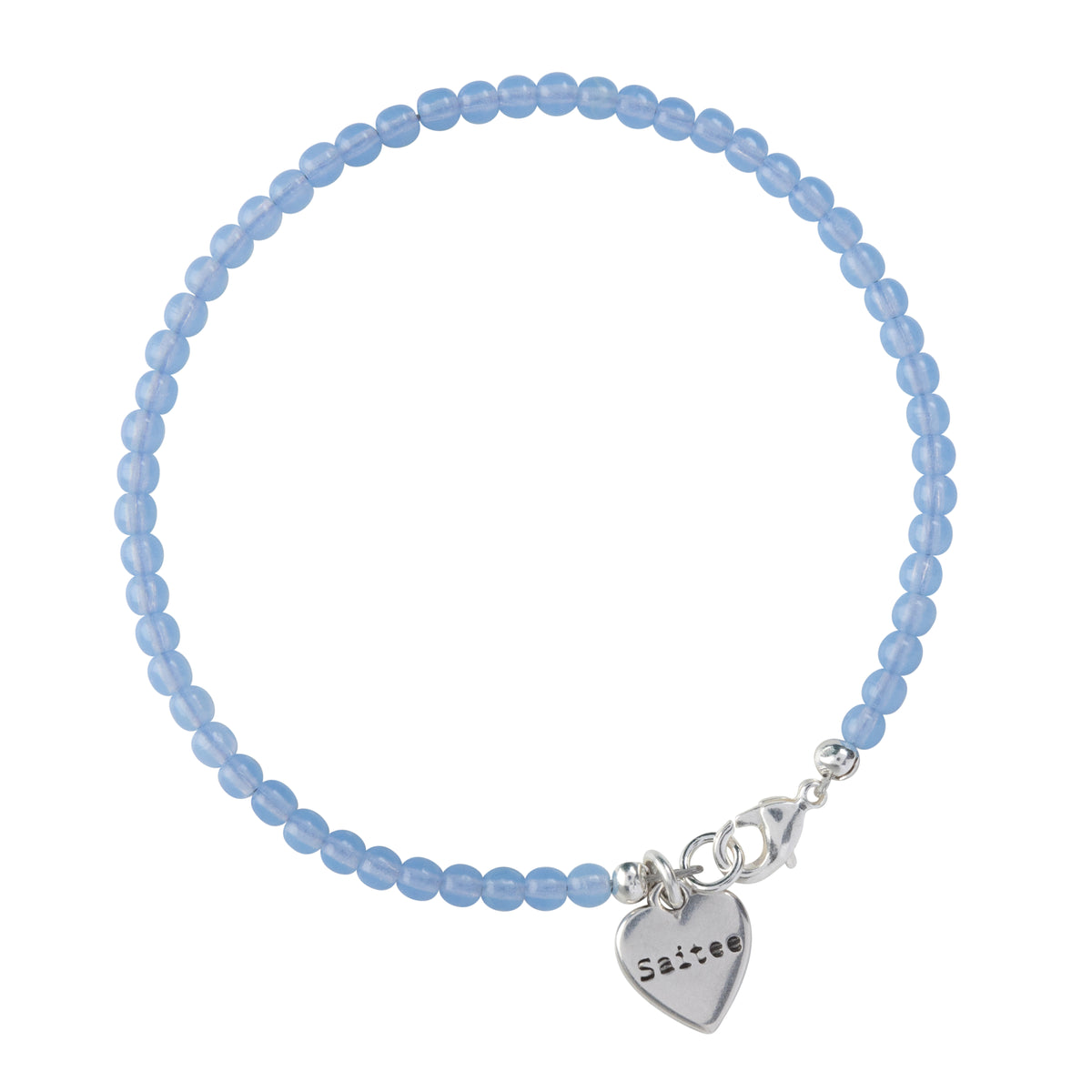 lichtblauw kralenarmbandje met hartjesbedel