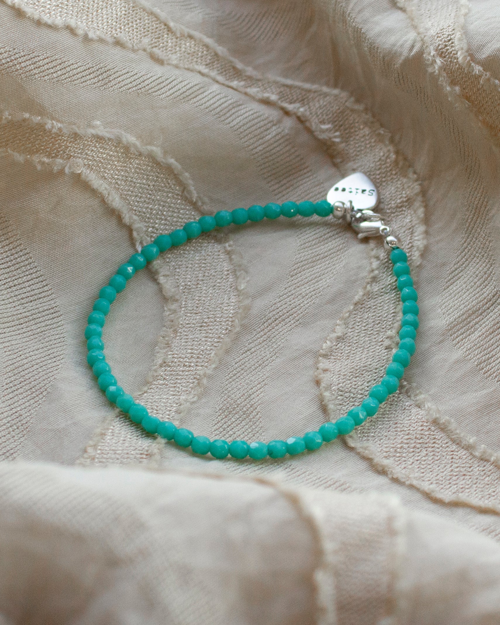 auqa groen kralenarmbandje met hartjesbedel