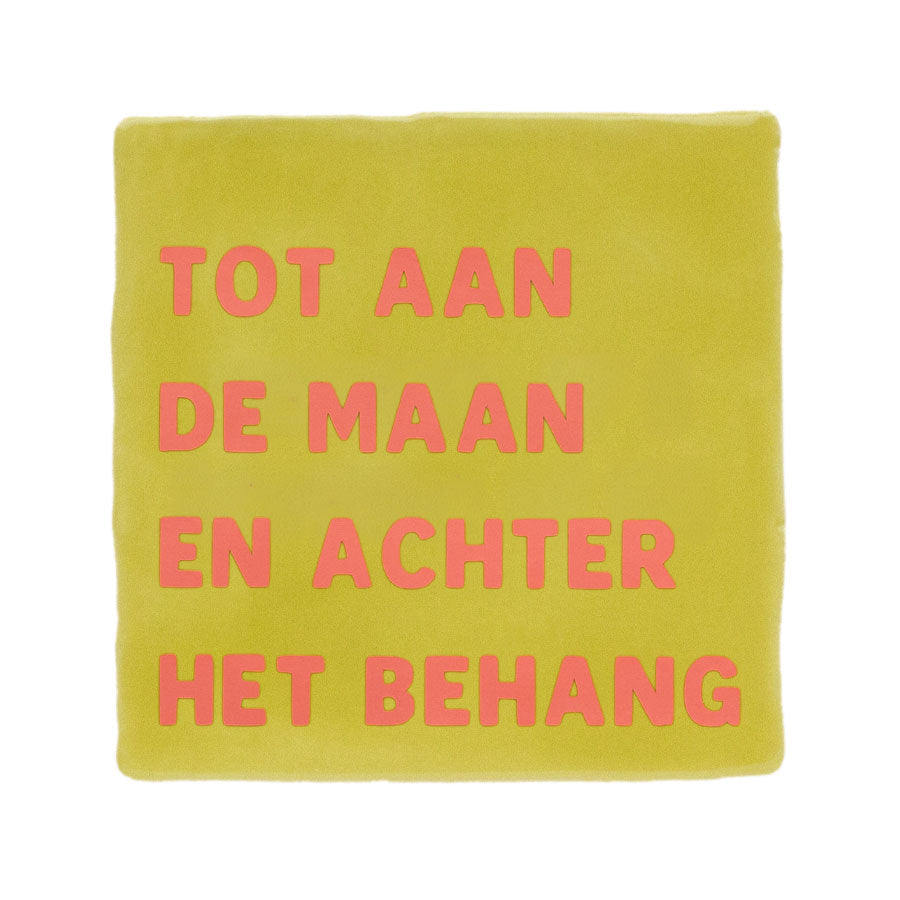 quote tegel geel met koraalroze letters tot aan de maan en achter het behang