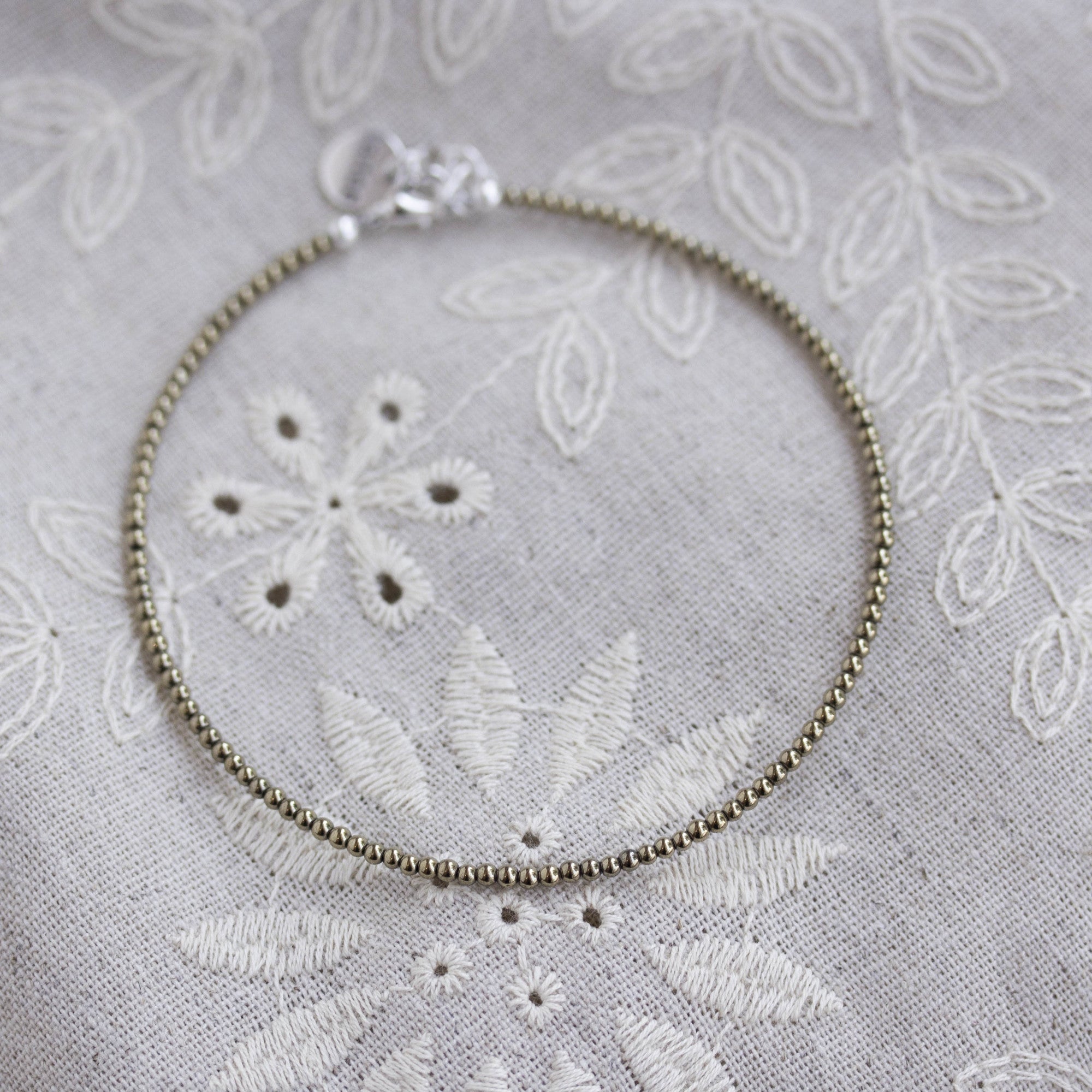 gold-hematite-enkelbandje