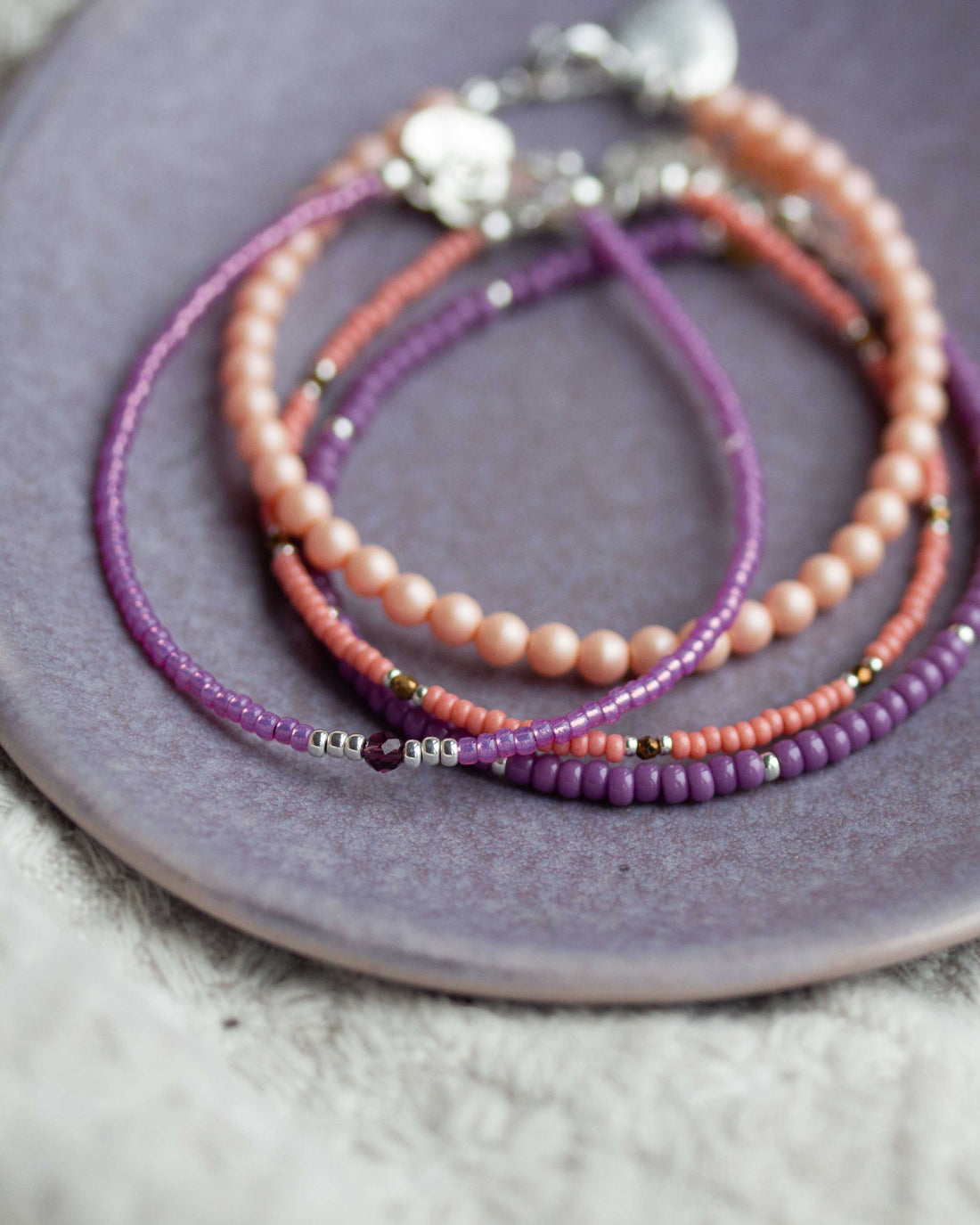 Lucky purple Saitee armbandje