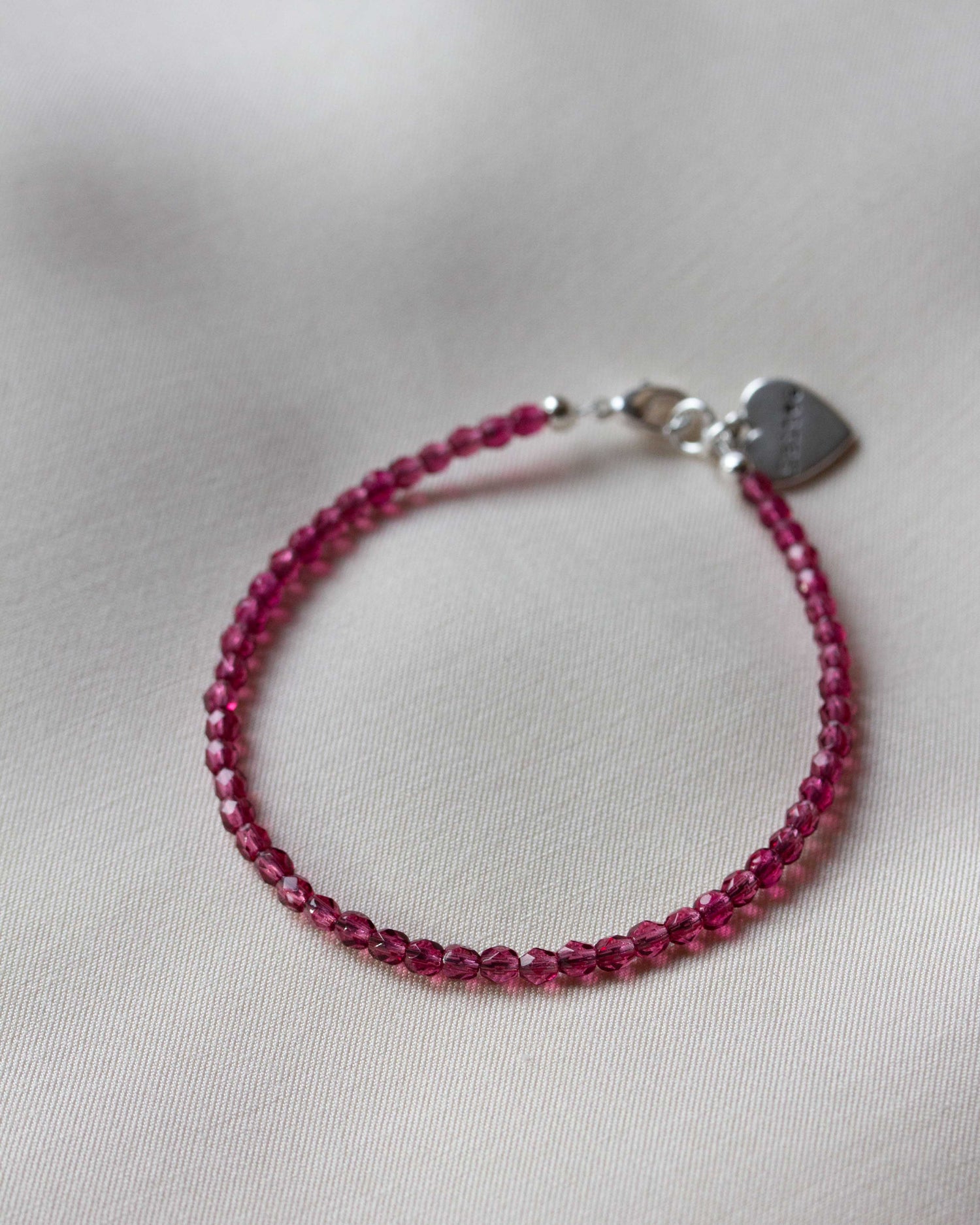 Sweetheart cherry Saitee armbandje