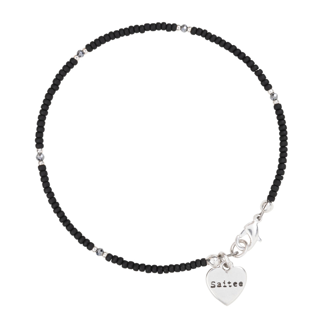 mat zwart kralenarmbandje met hartje