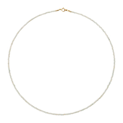 zachtgroen fijn kralenkettinkje gemaakt van amazoniet edelsteen en gouden slotje