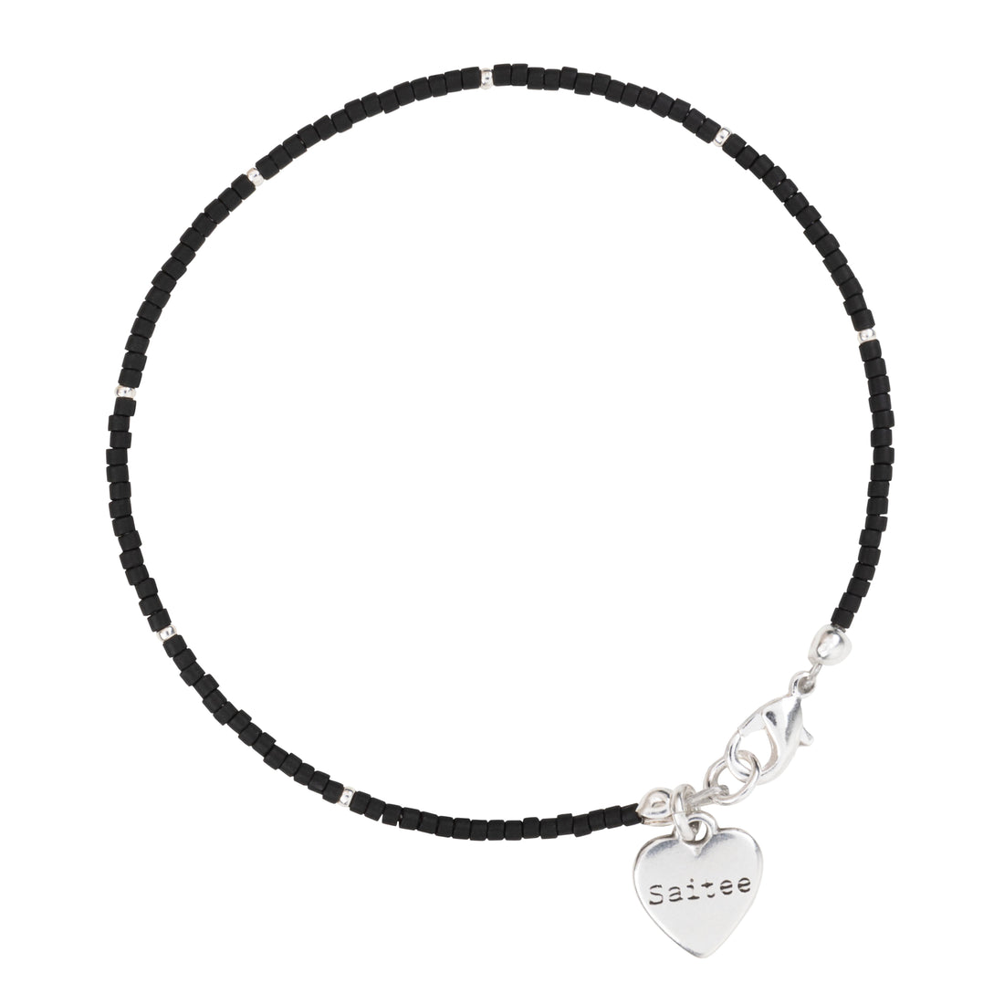 mat zwart kralenarmbandje met hartje