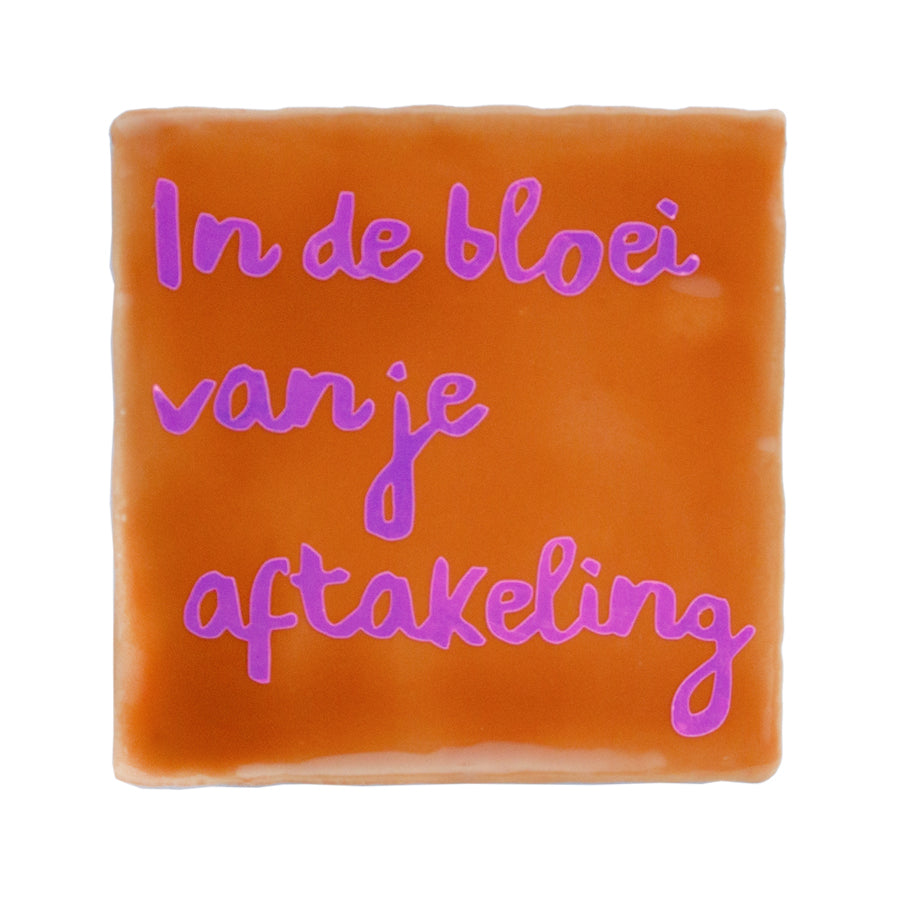 In de bloei tegeltje
