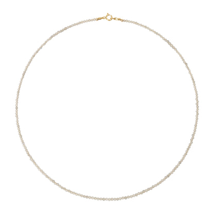 lichtgrijs fijn kralenkettinkje gemaakt van labradoriet edelsteen en gouden slotje