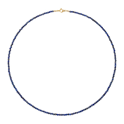 donkerblauw fijn kralenkettinkje gemaakt van lapis lazuli edelsteentjes met gouden slotje