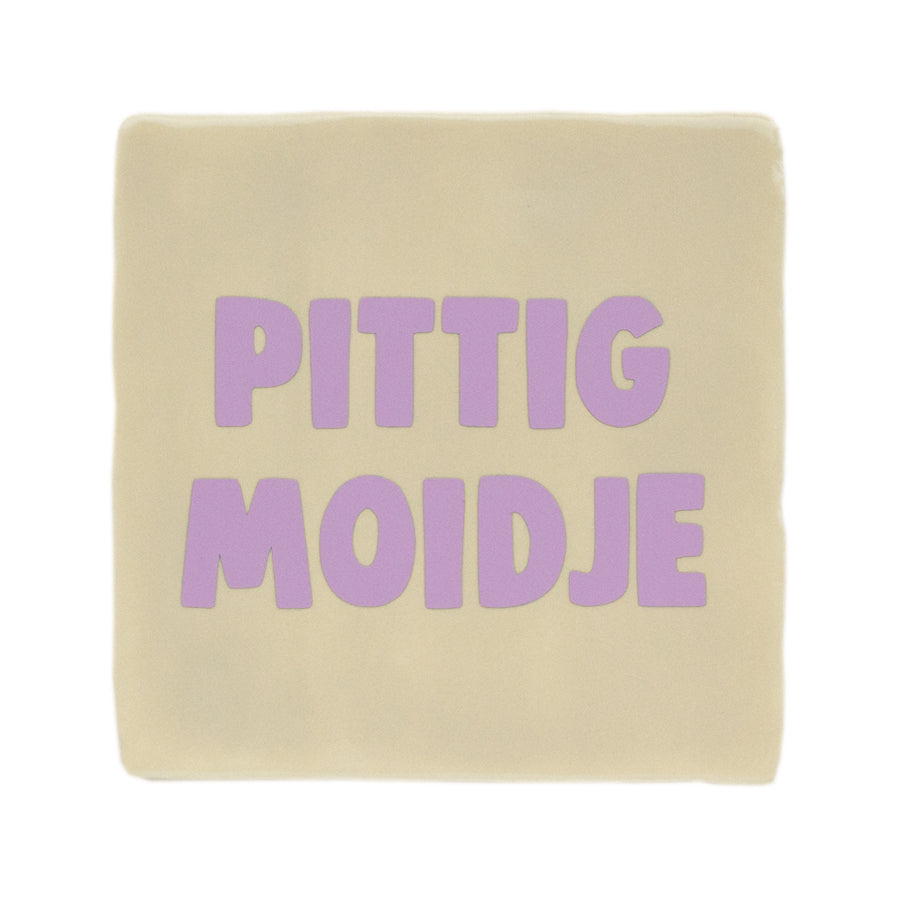 tegel met west-friese spreuk pittig moidje