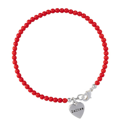 rood kralenarmbandje met hartjes bedel