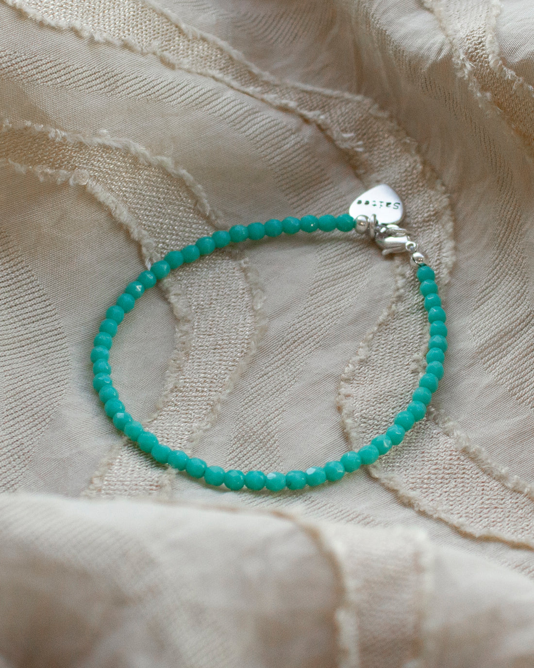 auqa groen kralenarmbandje met hartjesbedel