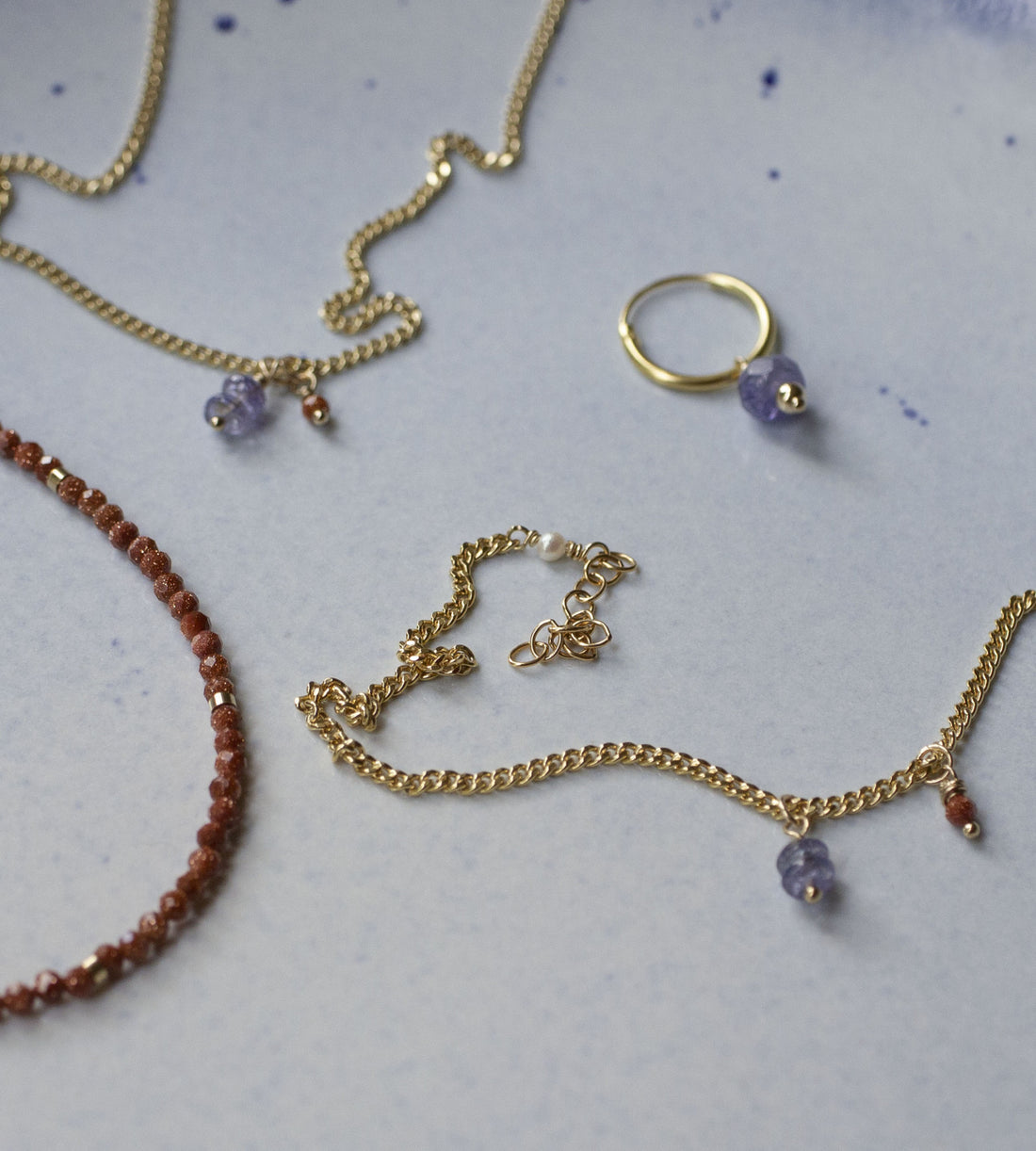 bord blauw goudsteen